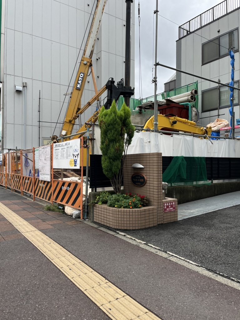 [仮称]東神奈川杉浦ステーションビル 新築工事 新築工事現場の全景写真（2025年9月19日撮影）