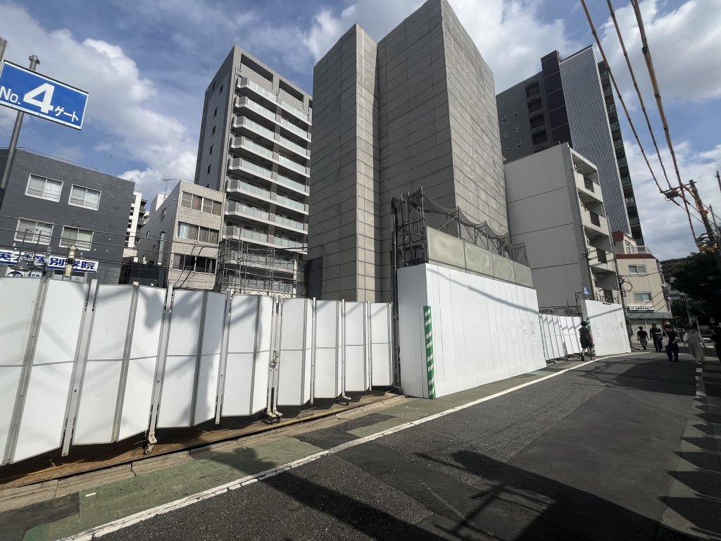 板橋駅西口地区第一種市街地再開発事業施設建築物(B街区) 新築工事現場の全景写真(2025年9月28日撮影)