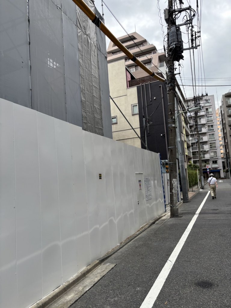 （仮称）品川区南大井3丁目計画　新築工事 新築工事現場の全景写真（2025年9月30日撮影）