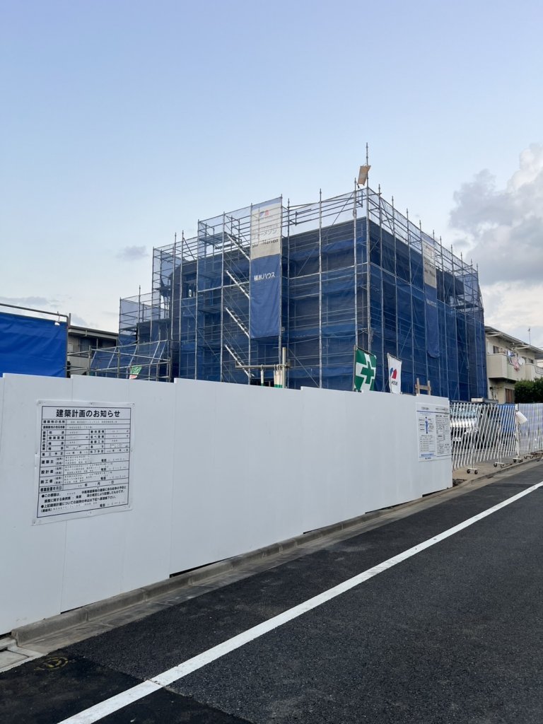 (仮称) 株式会社ティエッチエヌ 様邸西棟新築工事 新築工事現場の全景写真（2025年10月1日撮影）