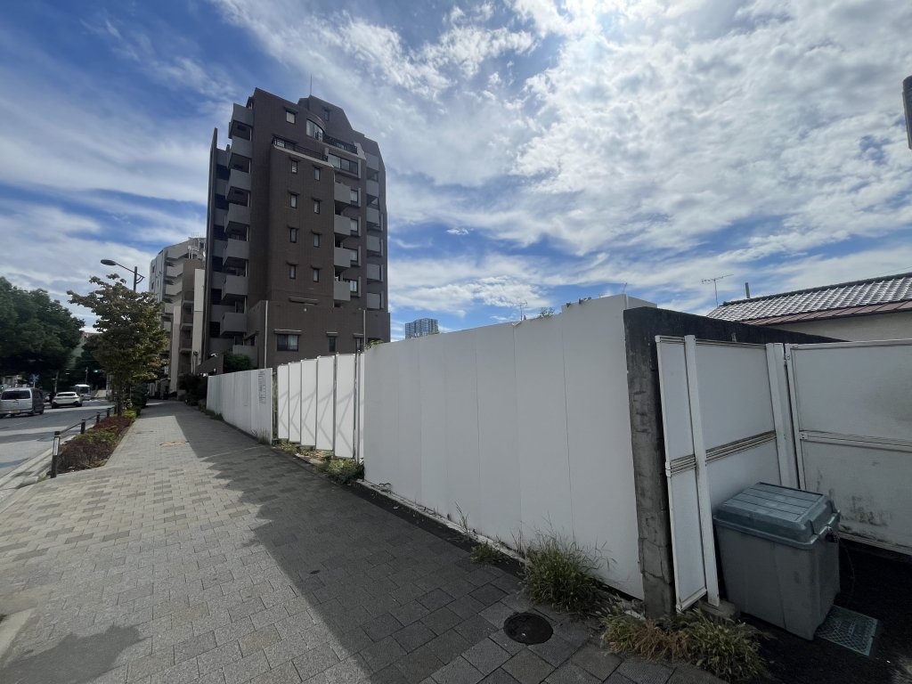 (仮称)港区南麻布３丁目計画 新築工事 新築工事現場の全景写真（2025年10月7日撮影）