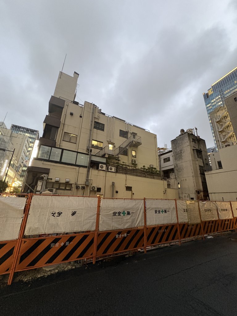 (仮称)日本橋室町プロジェクト新築工事 新築工事現場の全景写真(2025年10月10日撮影)