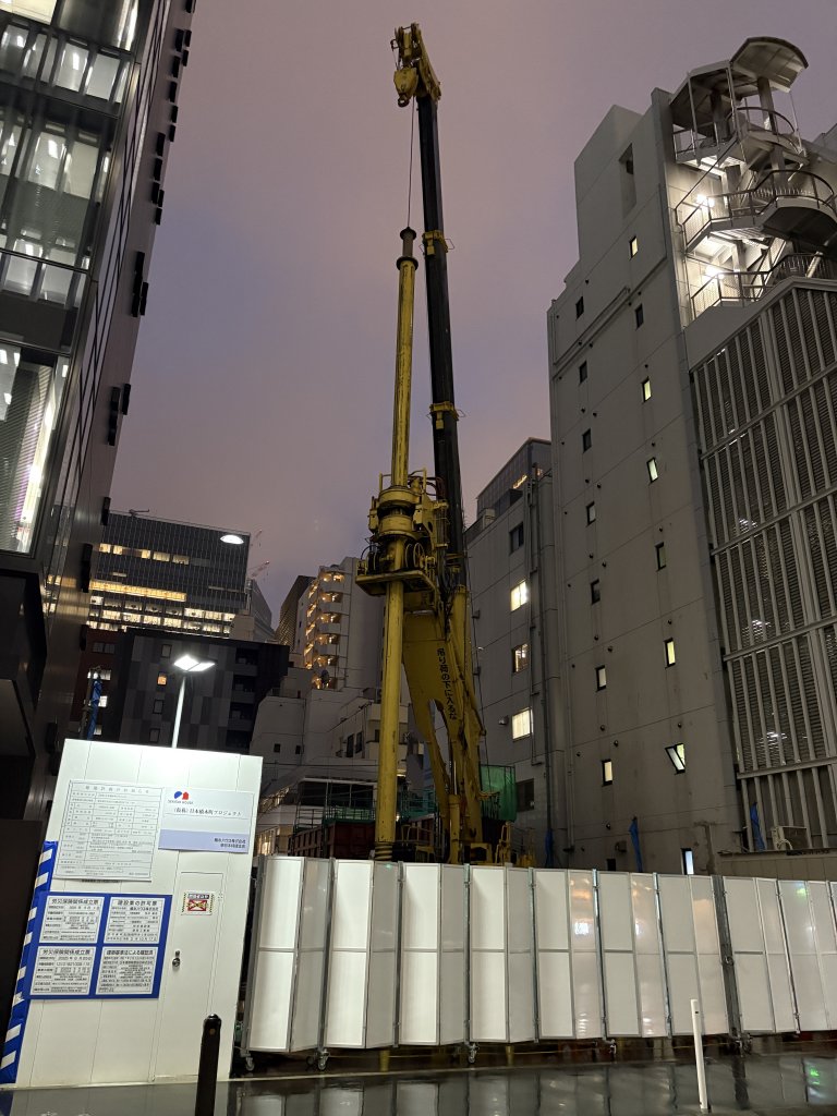 (仮称)日本橋本町プロジェクト 新築工事現場の全景写真(2025年10月10日撮影)