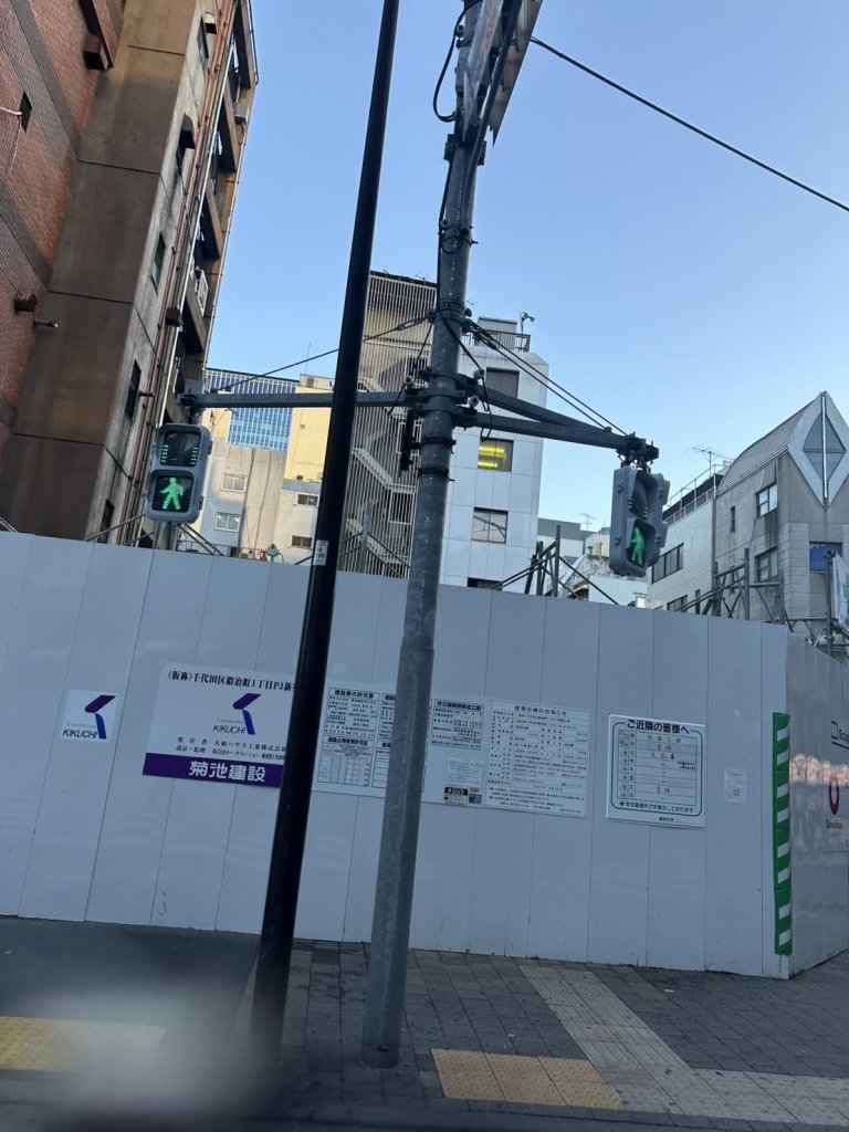 (仮称)千代田区鍛治町1丁目PJ新築工事 新築工事現場の全景写真（2025年10月22日撮影）