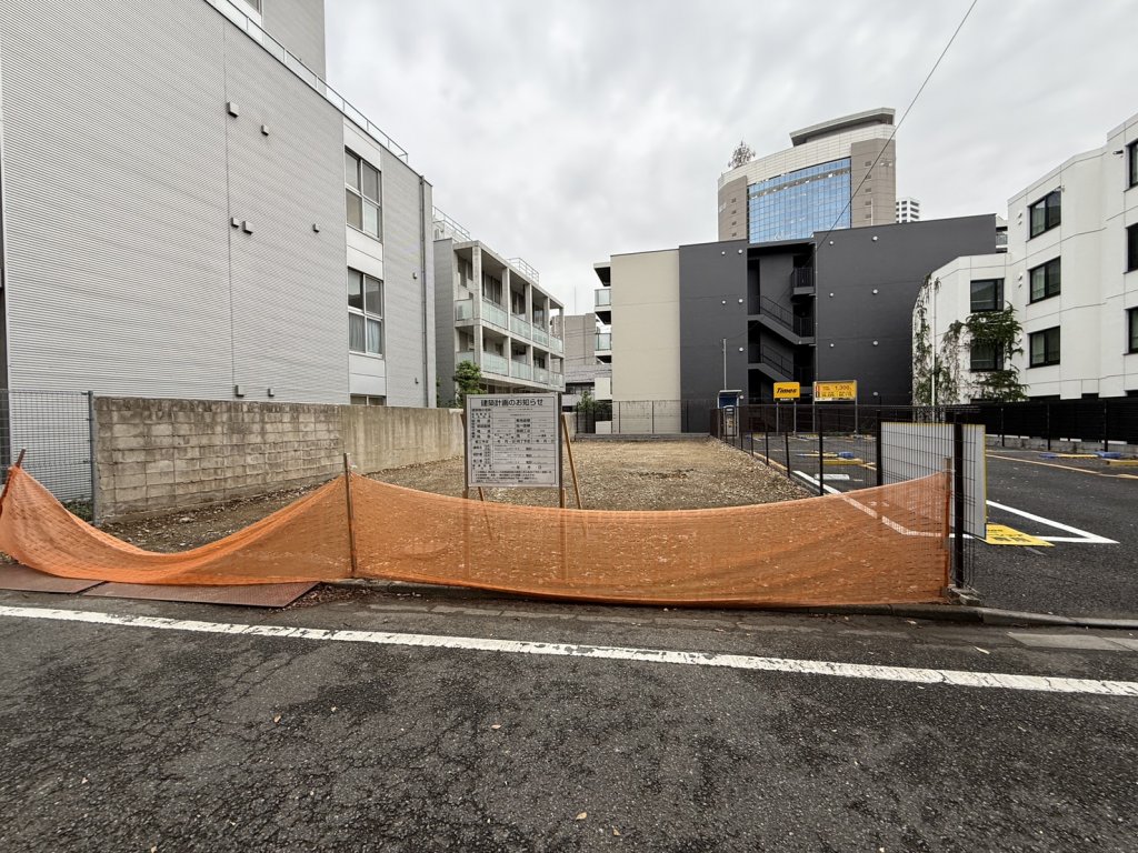 (仮称)ラシクラス豊玉公園 新築工事 新築工事現場の全景写真（2025年10月22日撮影）