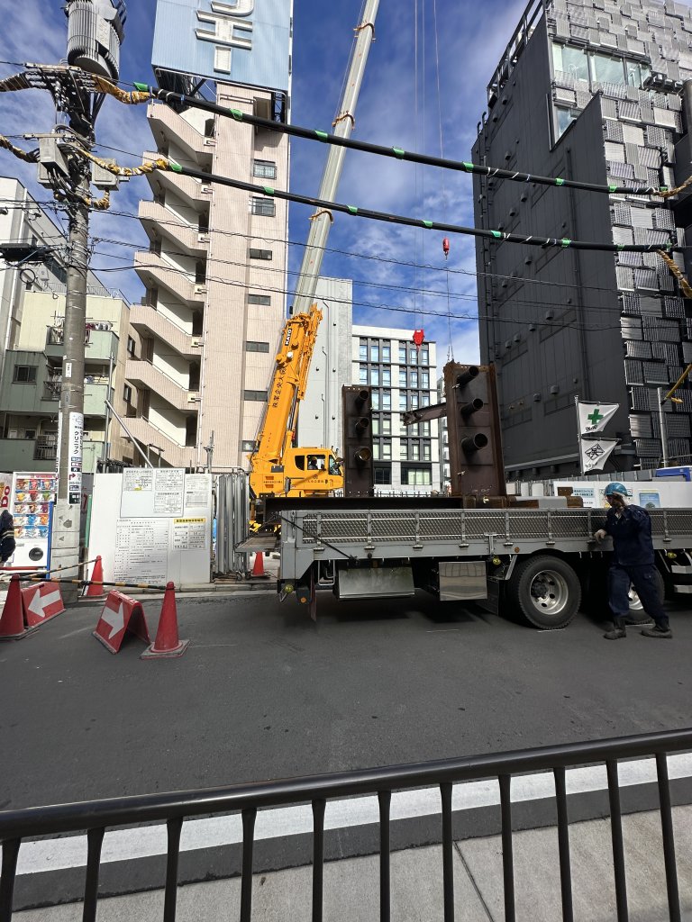 (仮称)横浜西口2in1ビル A棟 新築工事 新築工事現場の全景写真（2025年10月27日撮影）