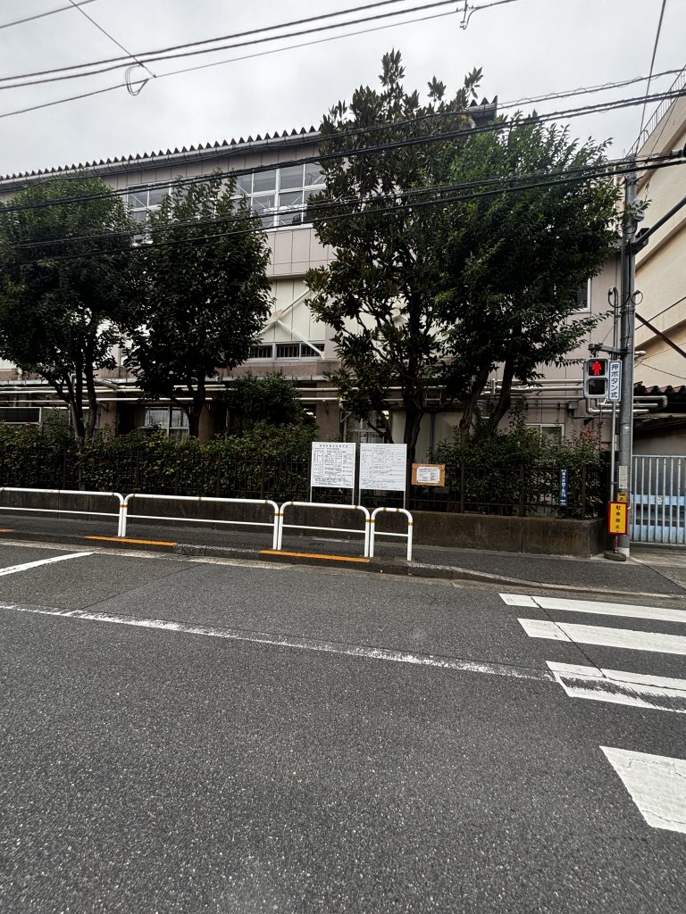 鈴ヶ森小学校仮設校舎 新築工事現場の全景写真(2025年11月1日撮影)