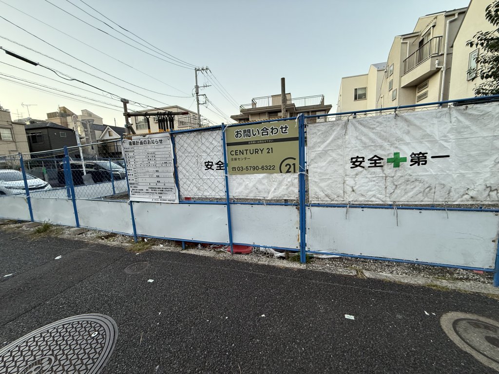 (仮称)J's 代沢1丁目ビル 新築工事 新築工事現場の全景写真(2025年11月1日撮影)