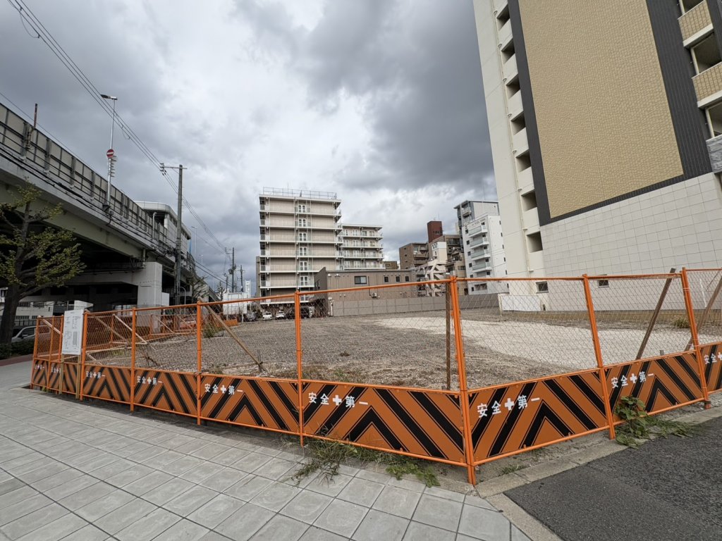 (仮称) 浪速区桜川三丁目 新築工事 新築工事現場の全景写真（2025年11月21日撮影）
