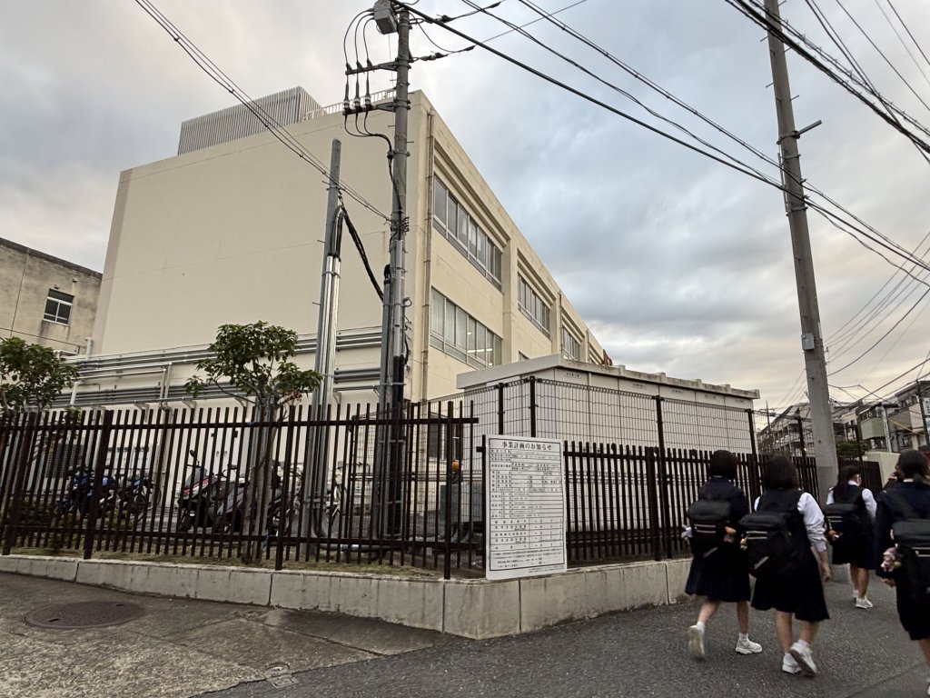 中央支援学校大戸分教室校舎増築その他工事 新築工事現場の全景写真（2025年11月23日撮影）