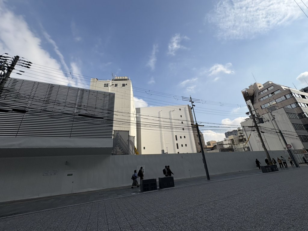 (仮称)難波千日前地点再開発プロジェクト新築工事 新築工事現場の全景写真（2025年12月6日撮影）