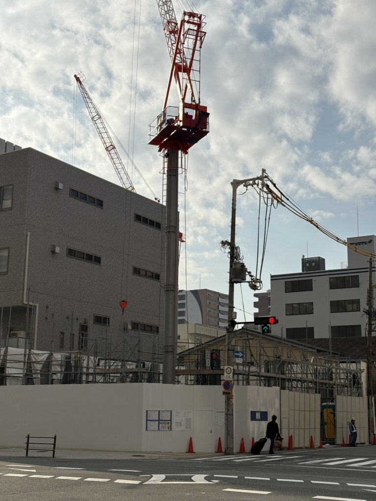 (仮称) 浪速区稲荷1丁目計画 新築工事 新築工事現場の全景写真（2025年12月6日撮影）