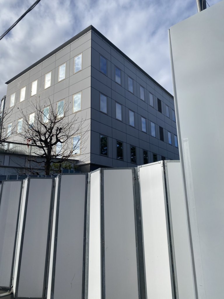 平和の森小学校校舎新築その他工事 新築工事現場の全景写真(2025年12月14日撮影)