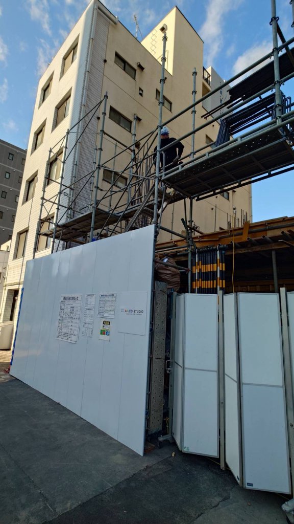 (仮称)亀戸4丁目マンション計画新築工事 新築工事現場の全景写真（2025年12月23日撮影）