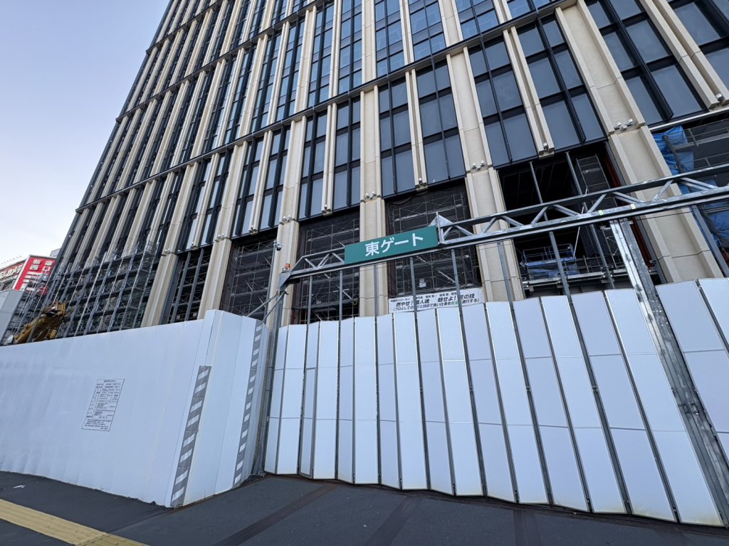 (仮称)西新宿一丁目地区プロジェクト 新築工事現場の全景写真（2026年1月3日撮影）