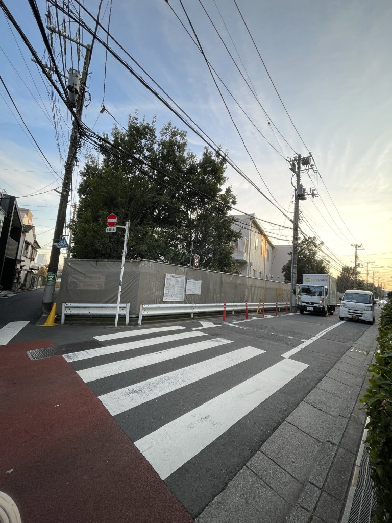 スポーツセンター仮設校舎(仮称) 新築工事現場の全景写真(2026年1月7日撮影)