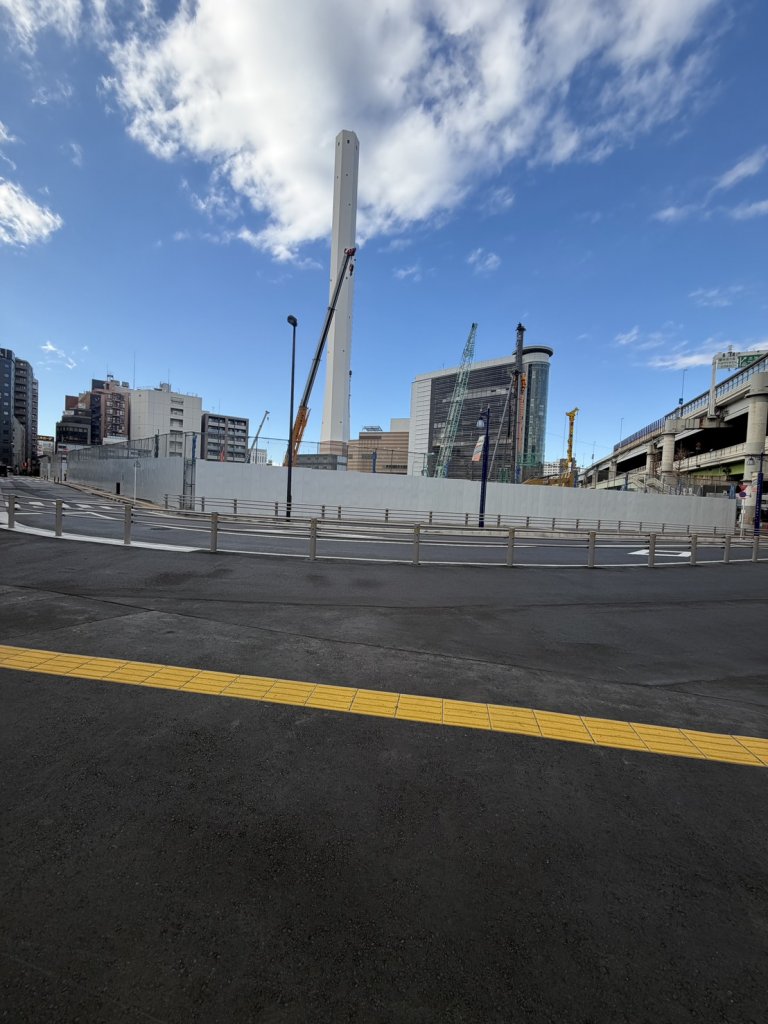 東池袋一丁目地区第一種市街地再開発事業施設建築物 新築工事現場の全景写真（2026年1月25日撮影）