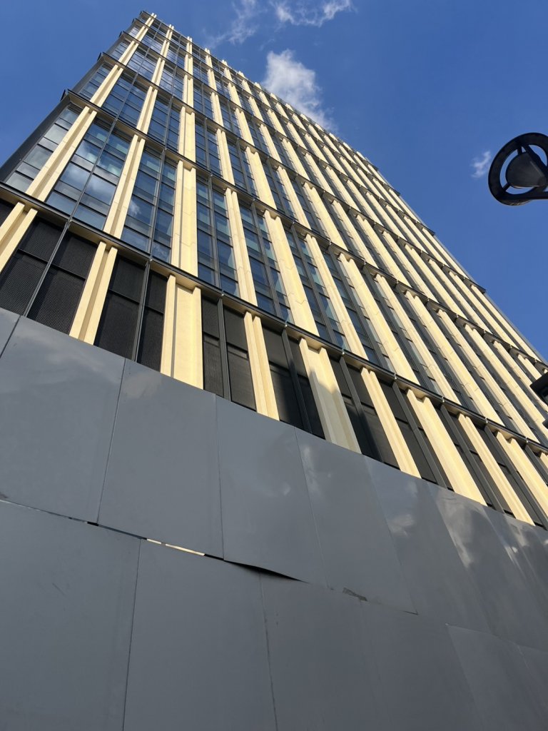 (仮称)西新宿一丁目地区プロジェクト 新築工事現場の全景写真（2026年2月1日撮影）