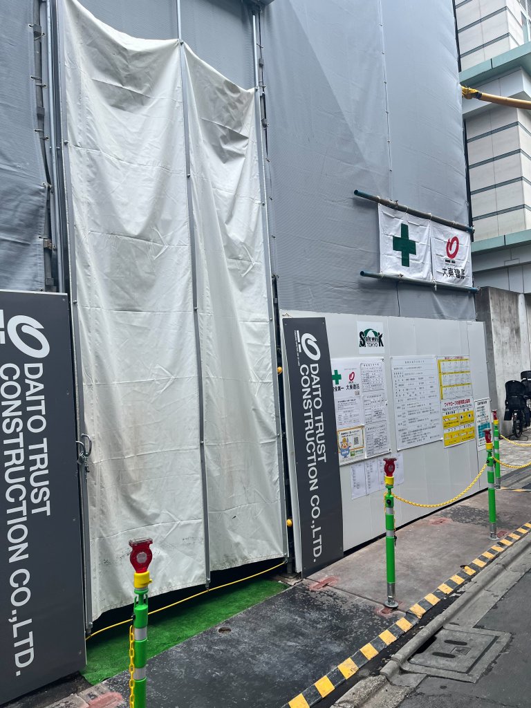 D-three株式会社様 医療ビル新築工事 新築工事現場の全景写真（2026年4月5日撮影）