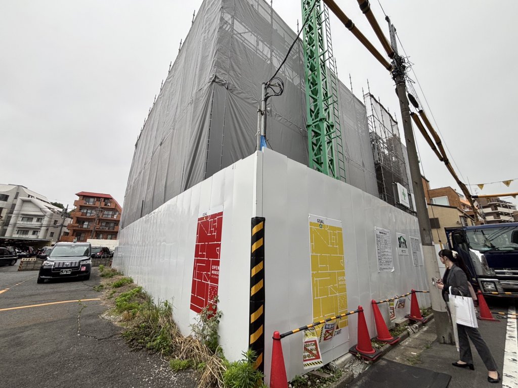 渋谷区初台2丁目計画 新築工事現場の全景写真（2026年6月21日撮影）