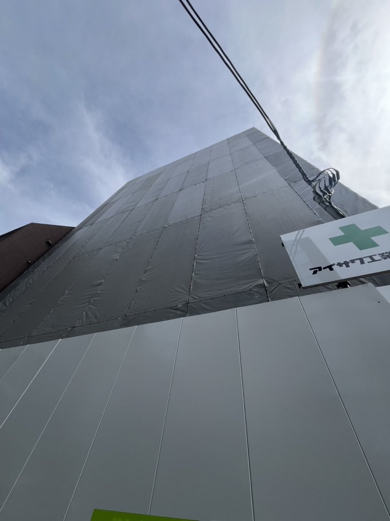 (仮称)港区芝5丁目共同住宅新築工事 新築工事現場の全景写真（2026年6月21日撮影）
