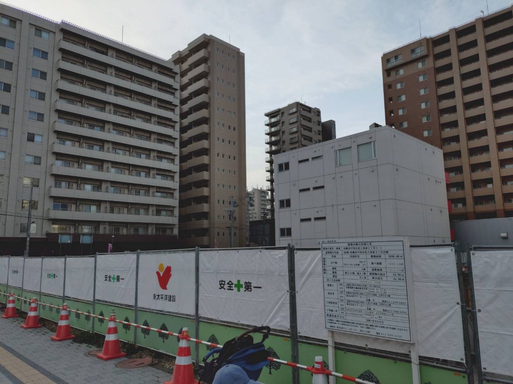 (仮称) 札幌市中央区北3条東3丁目計画 新築工事現場の全景写真（2026年6月23日撮影）