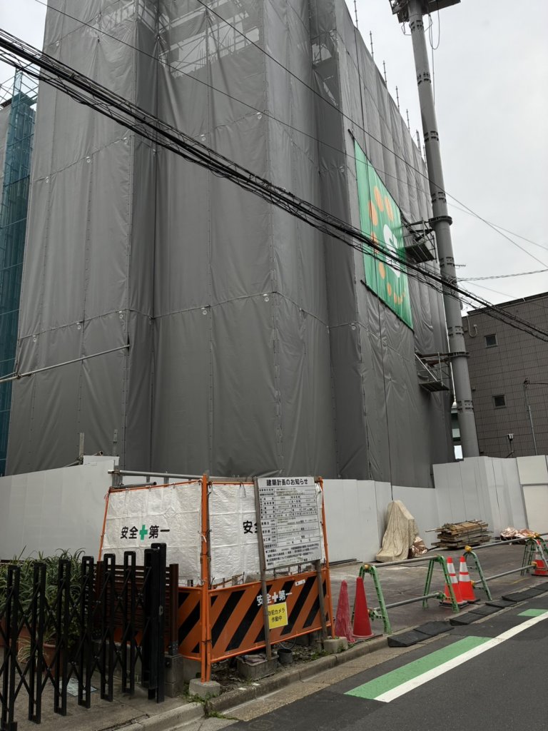 (仮称) 葛飾区四ツ木Ⅱマンション計画 新築工事現場の全景写真（2026年7月21日撮影）