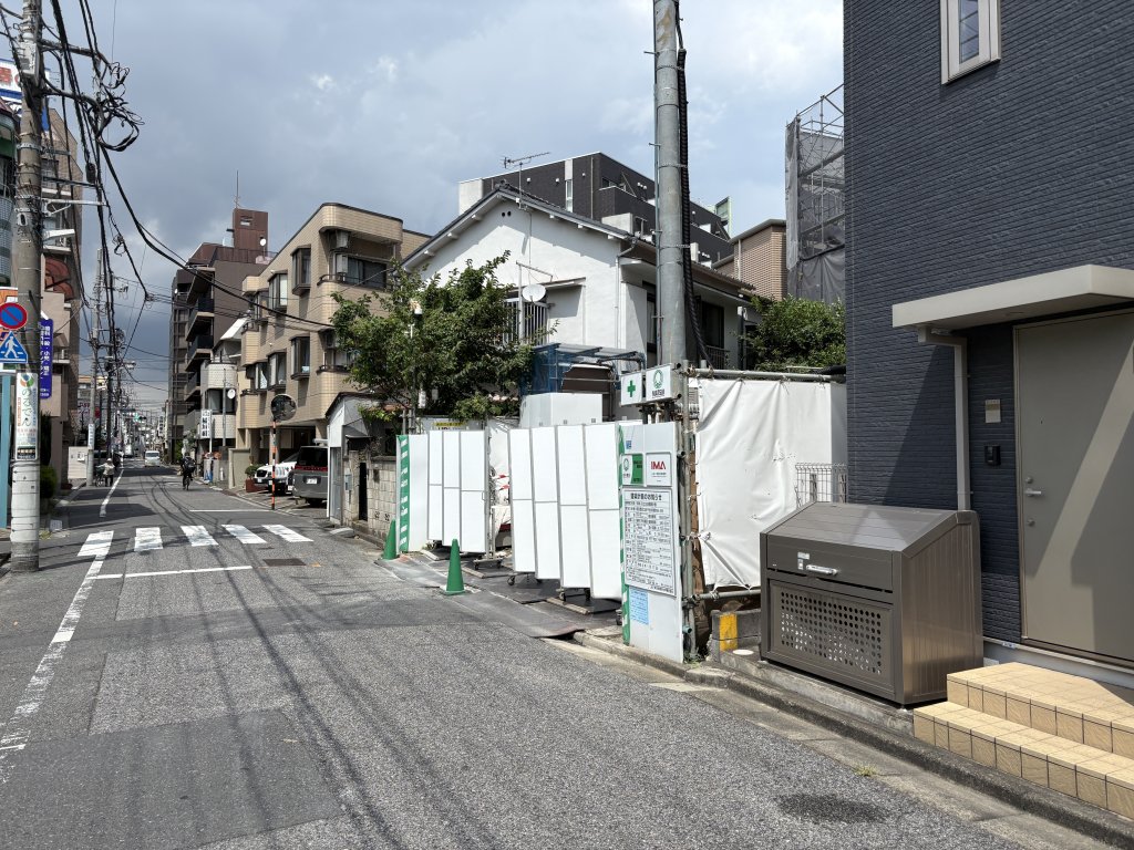 (仮称)足立支店建替計画 新築工事現場の全景写真(2026年8月21日撮影)