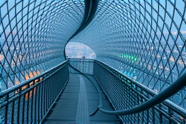 포항 스페이스워크 위에서 내려다본 풍경과 난간