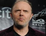 Dronningen giver Lars Ridderkorset!