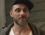 Dansk skuespiller slog journalist med knytnæve i ansigtet!
