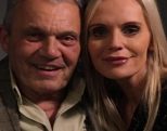 Karsten Ree giver kæmpegave til Janni!