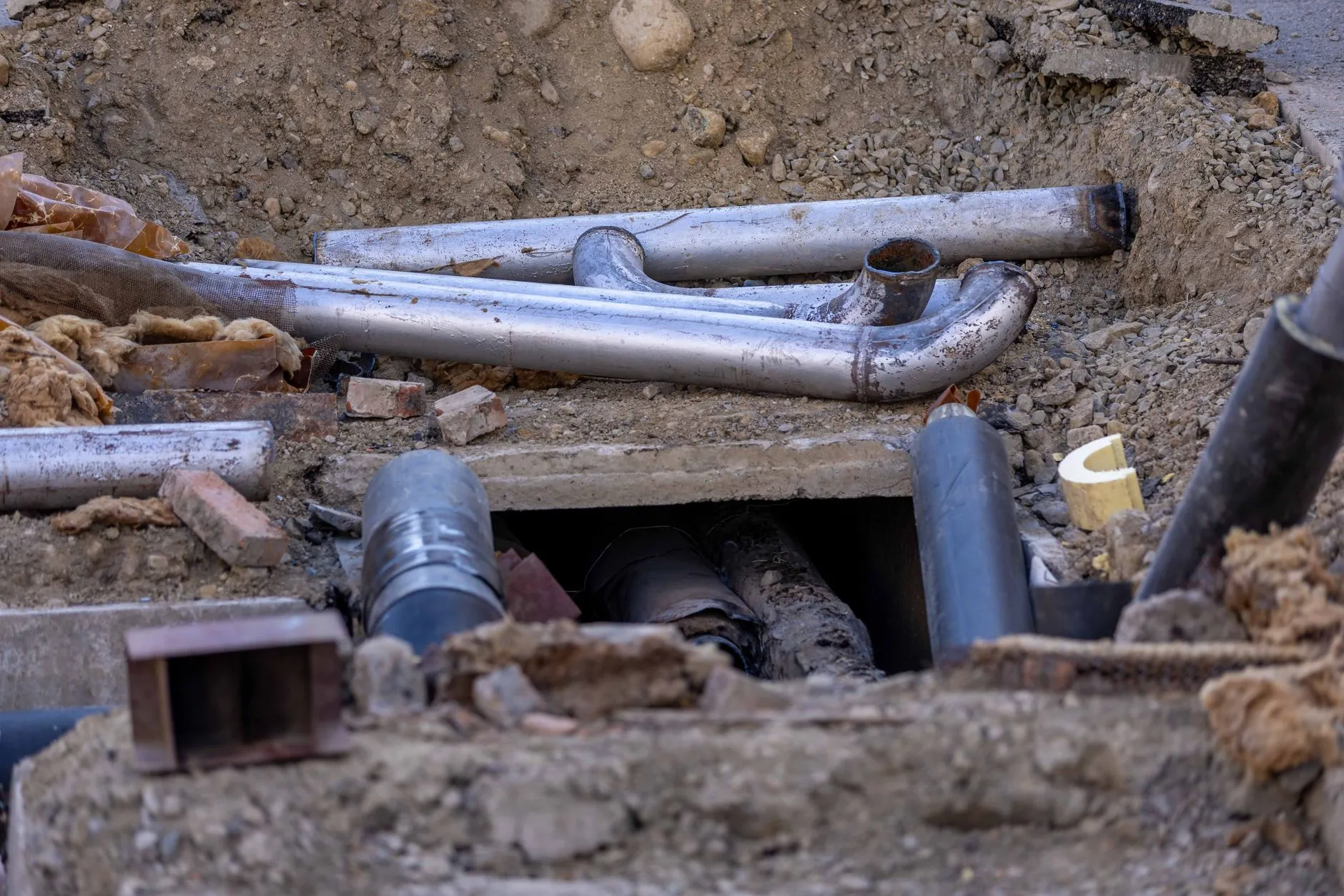 Exposed sewer pipe section during a trenchless repair