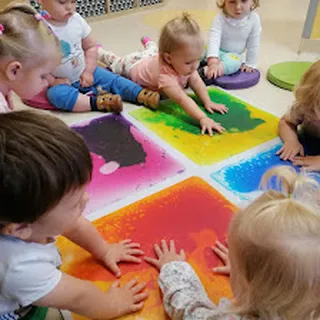 Wesoły Poranek Prywatna opieka nad dziećmi do lat 3 image 1