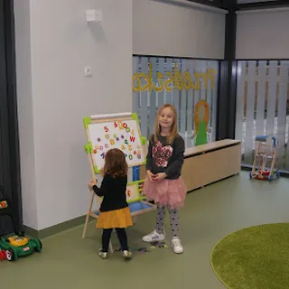 NIEPUBLICZNY DWUJĘZYCZNY ŻŁOBEK AKWARELKI image 2