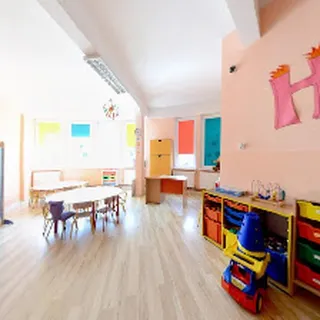 NIEPUBLICZNE PRZEDSZKOLE ARTYSTYCZNO-JĘZYKOWE „SŁONECZKO” W BUSKU-ZDROJU image 2