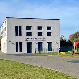 Niepubliczny Żłobek DĘBOWE MISIE image 1