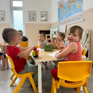 DWUJĘZYCZNY PRZEDSZKOLE MONTESSORI image 4