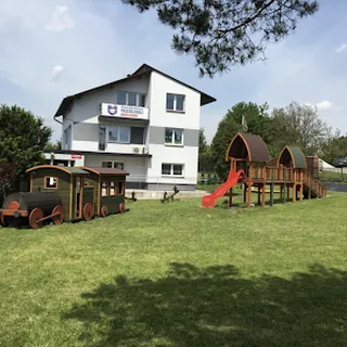 PRZEDSZKOLE NIEPUBLICZNE UNIWERSYTET MALUCHA - PRZEDSZKOLE MONTESSORI image 1