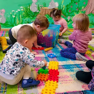 Niepubliczny Żłobek Mali Odkrywcy w Krzaku image 1