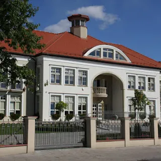 Przedszkole Niepubliczne Bajkowy Dworek image 2