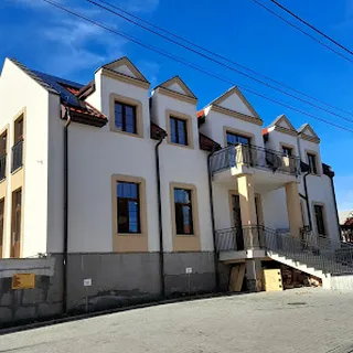 KRAINA KOSTKA - NIEPUBLICZNE PRZEDSZKOLE ANGLOJĘZYCZNE W DUCHU MONTESSORI I RODZICIELSTWA BLISKOŚCI image 1