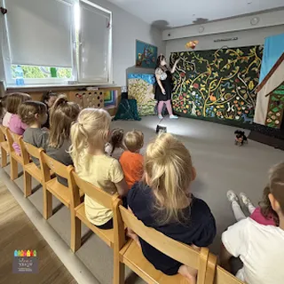 DWUJĘZYCZNO-PROZDROWOTNE PRZEDSZKOLE NIEPUBLICZNE KOLOROWE KREDY image 4