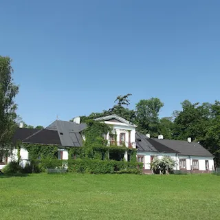 PRZEDSZKOLE ,, CHATKA PUCHATKA" W TRZEPNICY image 1