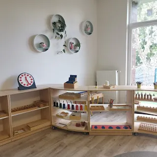 PUNKT PRZEDSZKOLNY TĘCZA MONTESSORI image 2