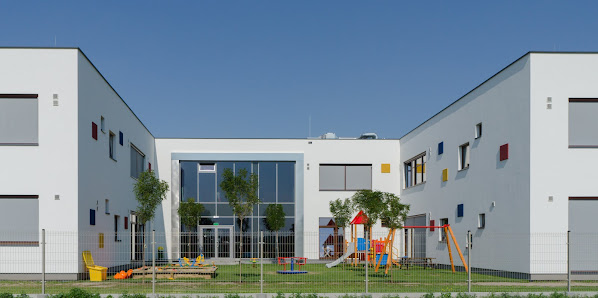 PRZEDSZKOLA POMARAŃCZOWA CIUCHCIA SPÓŁKA Z O.O. SPÓŁKA KOMANDYTOWA - zdjęcie 1