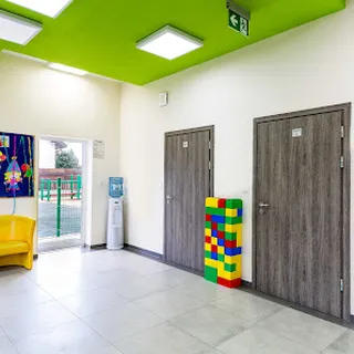 NIEPUBLICZNE PRZEDSZKOLE KOLOROWE KREDKI - miniatura 3