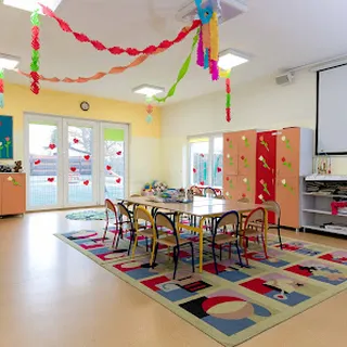 NIEPUBLICZNE PRZEDSZKOLE KOLOROWE KREDKI - miniatura 1