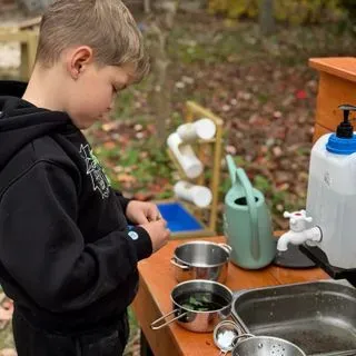 Niepubliczny Żłobek Tajemniczy Ogród Leśne Smyki - miniatura 17