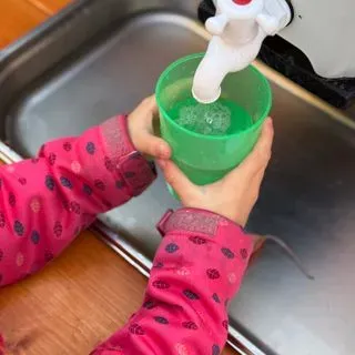 Niepubliczny Żłobek Tajemniczy Ogród Leśne Smyki - miniatura 19